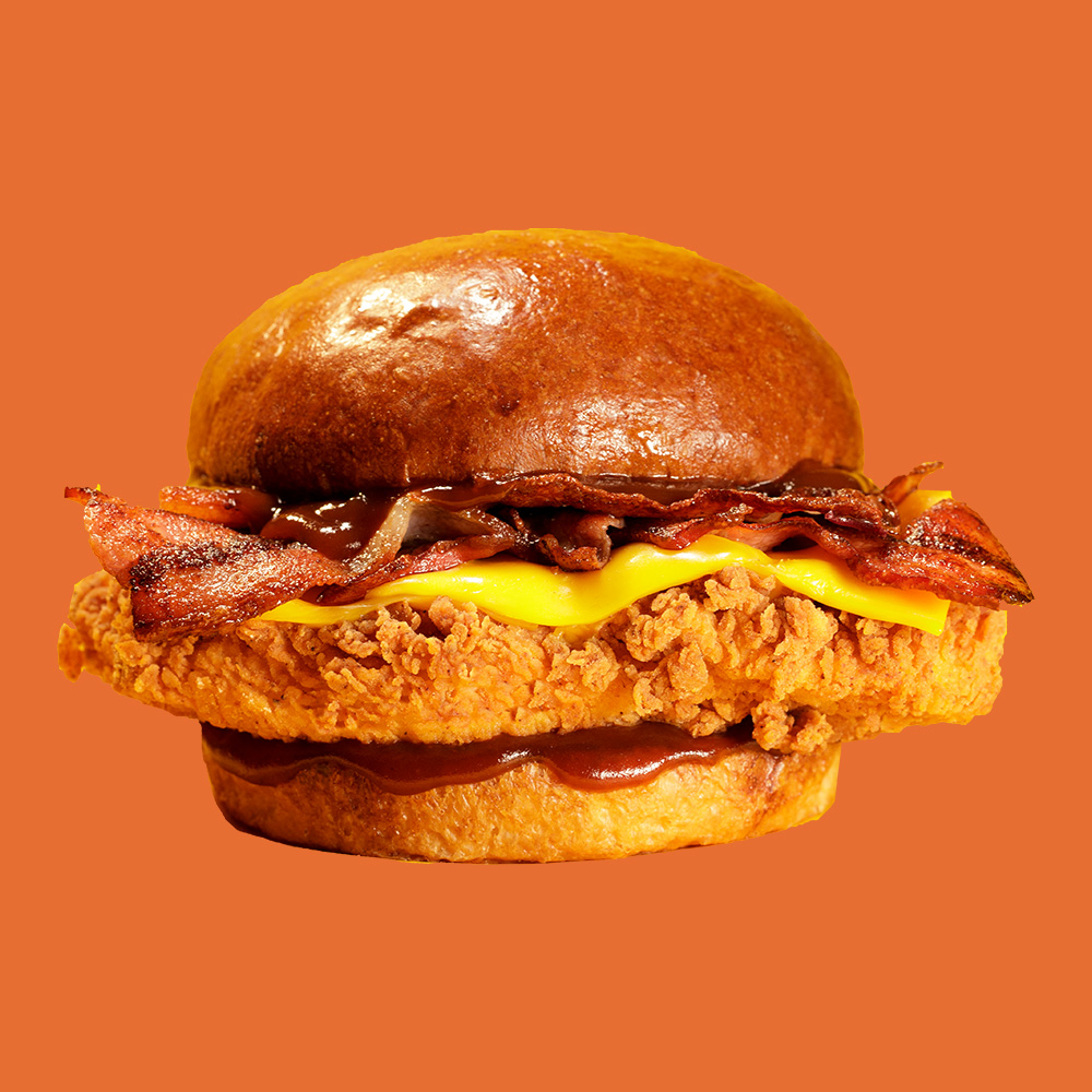 BACON CRISPY - Sandwich de pollo frito, con bacon y queso cheddar